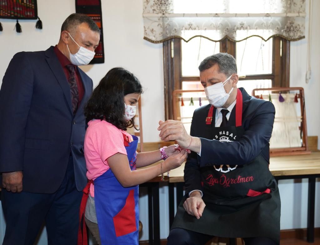 Bakan Selçuk, Masal Konağı'nın açılışını yaptı