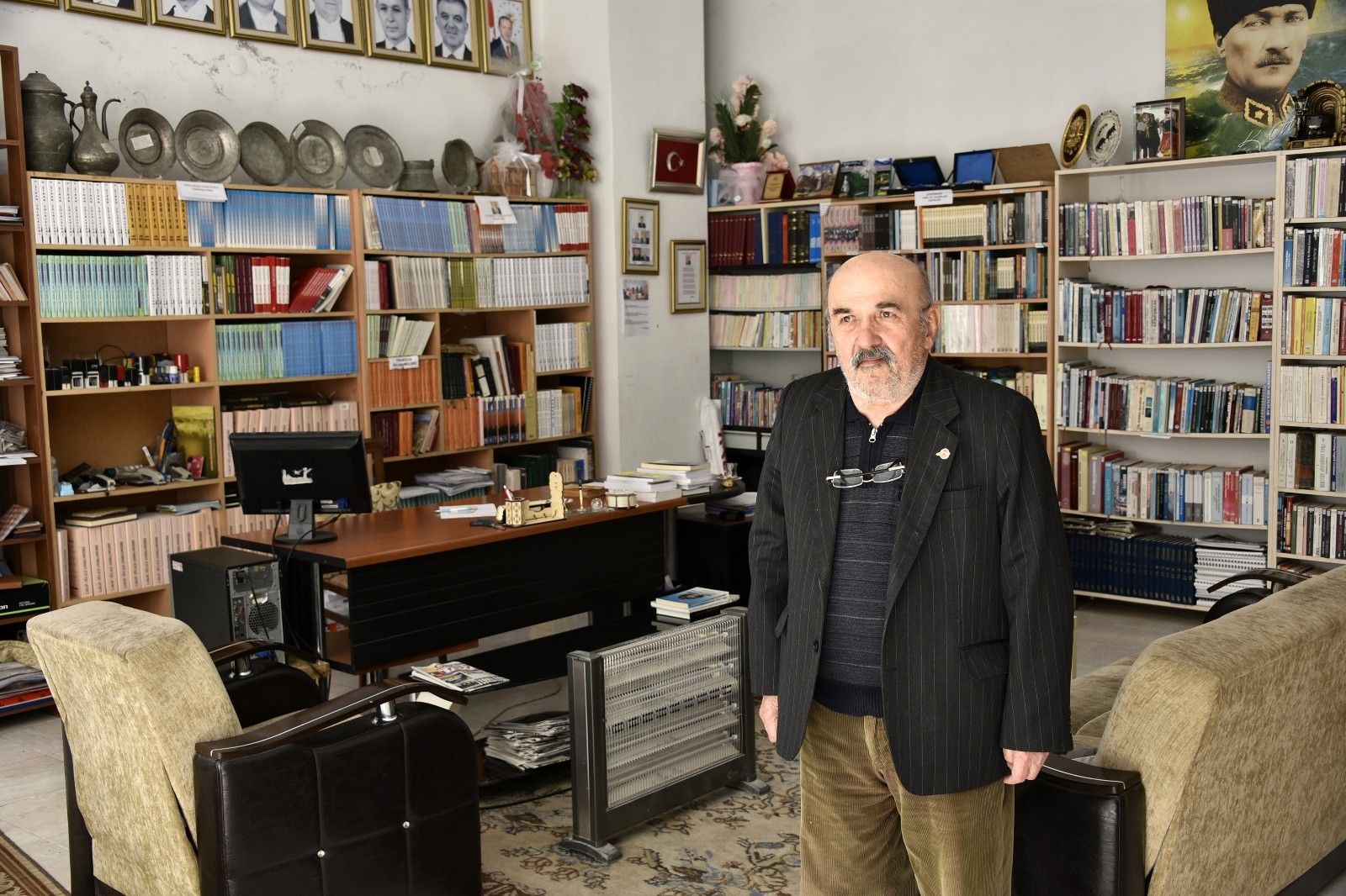 Tutkusu sayesinde 12 bin kitaplık kütüphane kurdu