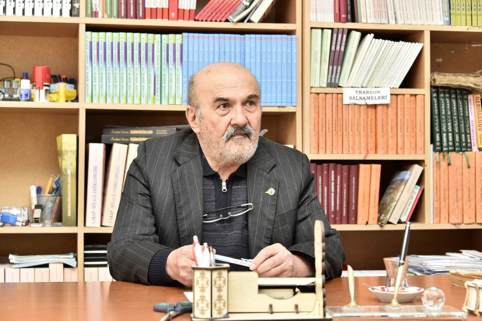 Tutkusu sayesinde 12 bin kitaplık kütüphane kurdu