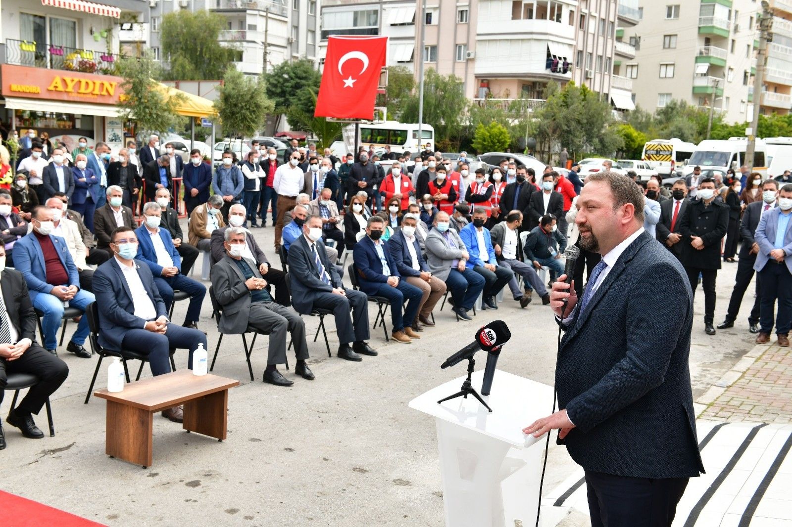 Çiğli Sosyal Market hizmete açıldı