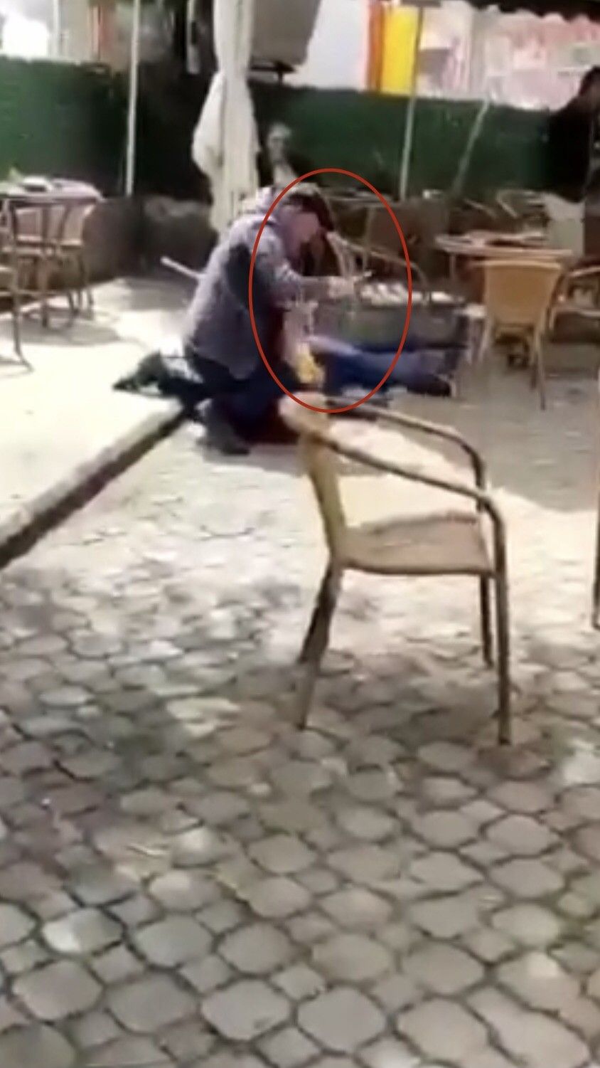 Cinnet getirdi, eşine mesaj atan şahsı böyle bıçakladı