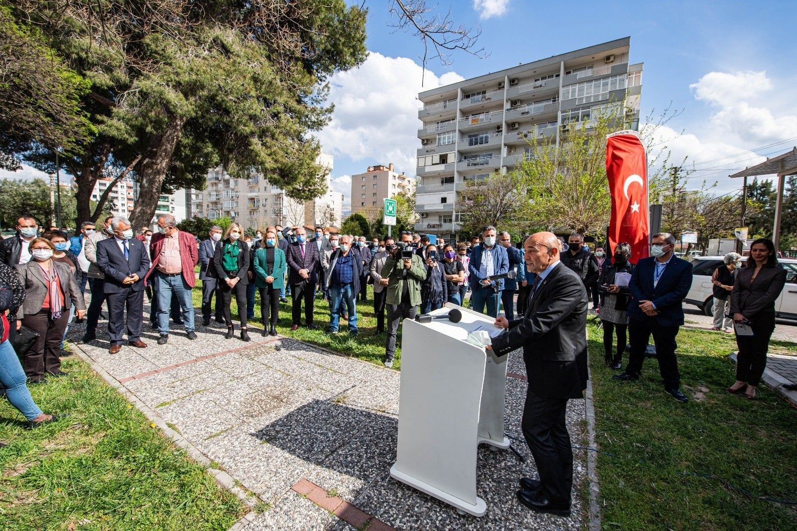 Depremzedeler dernek çatısı altında örgütlendi