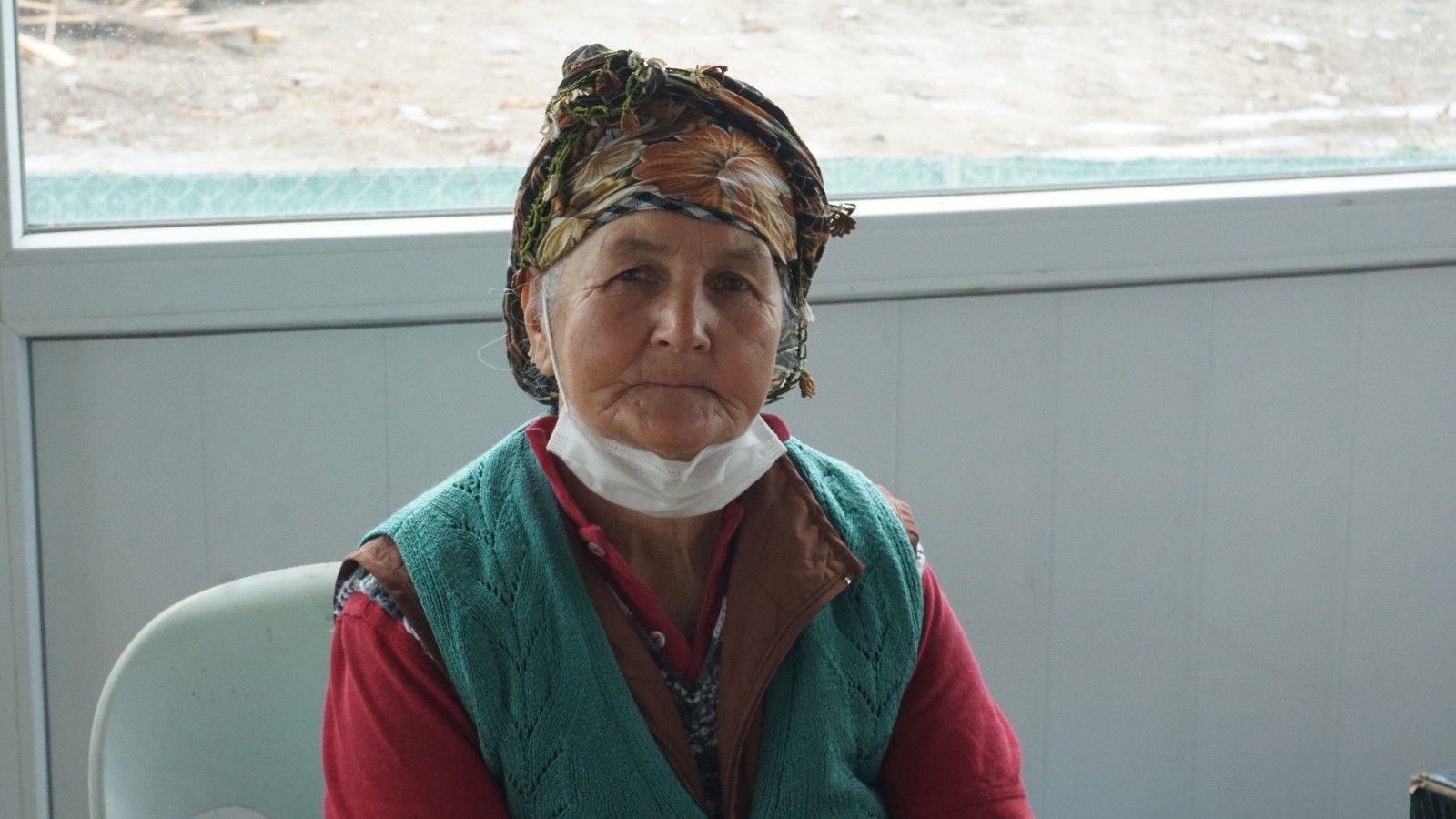 Foça Belediyesi yaşlı kadınları yerlerinden etti