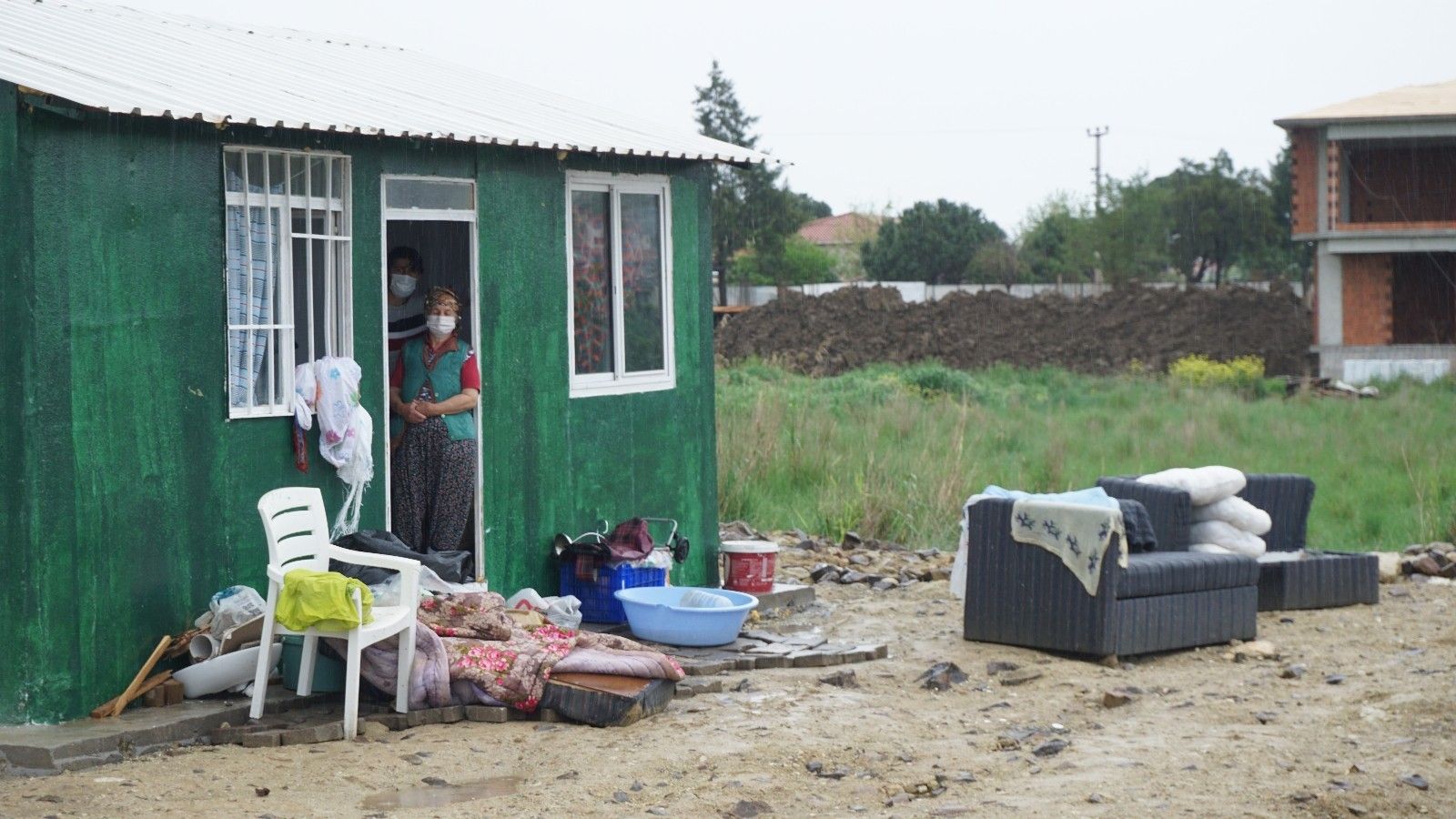 Foça Belediyesi yaşlı kadınları yerlerinden etti