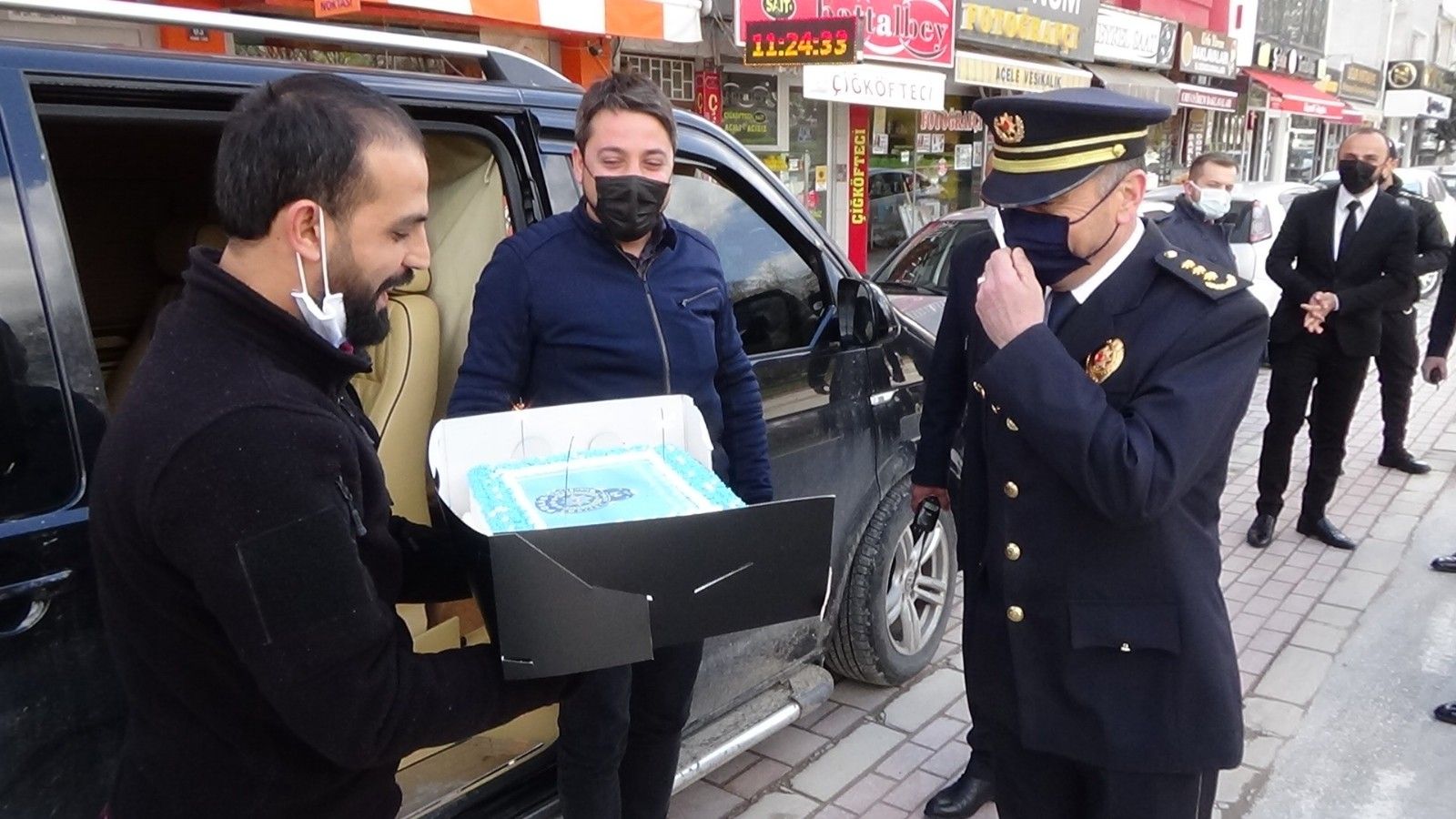 Gazetecilerden polislere, 'Silah yüklü araç' sürprizi