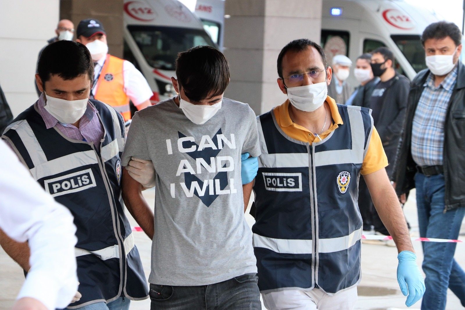 Hem öldürdü, hem de başsağlığı diledi