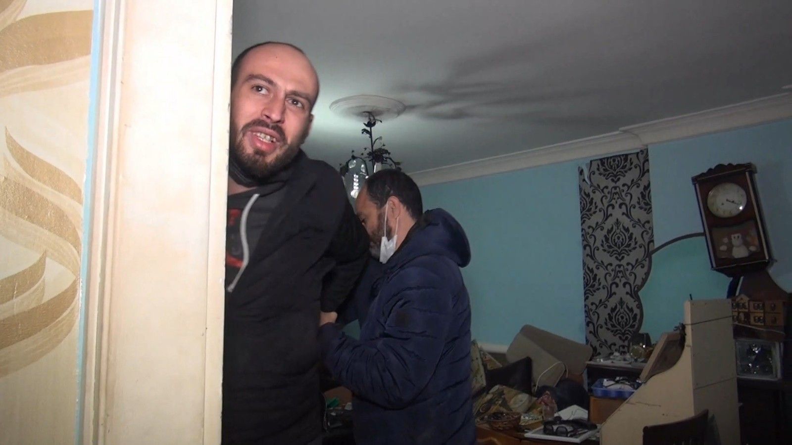Hırsız bodrum kattaki evde mahsur kaldı