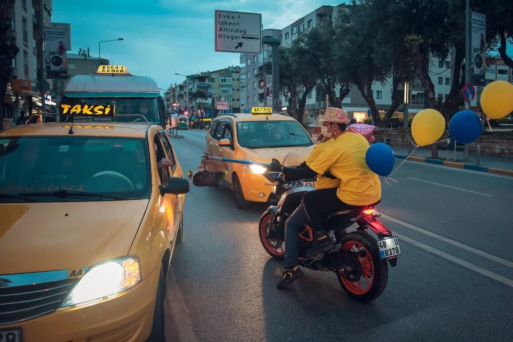 İftara trafikte yakalananlara sosyal mesafeli kumanya