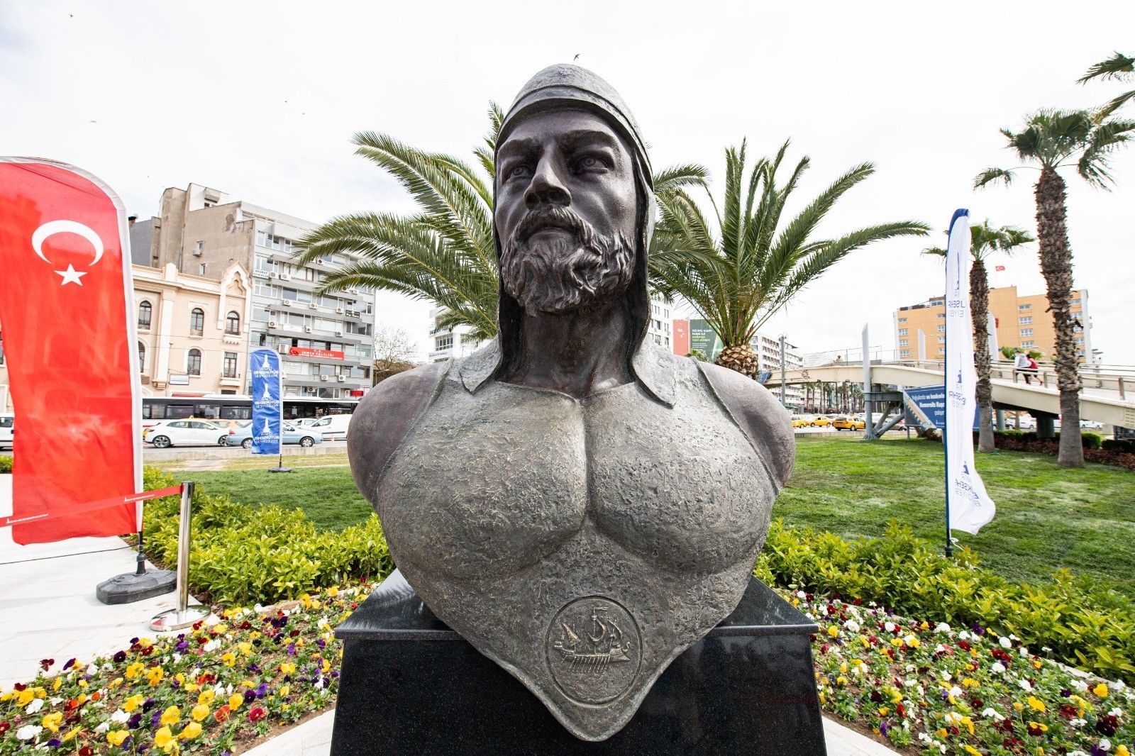 İlk Türk denizcilerinden Çaka Bey'in büstü açıldı