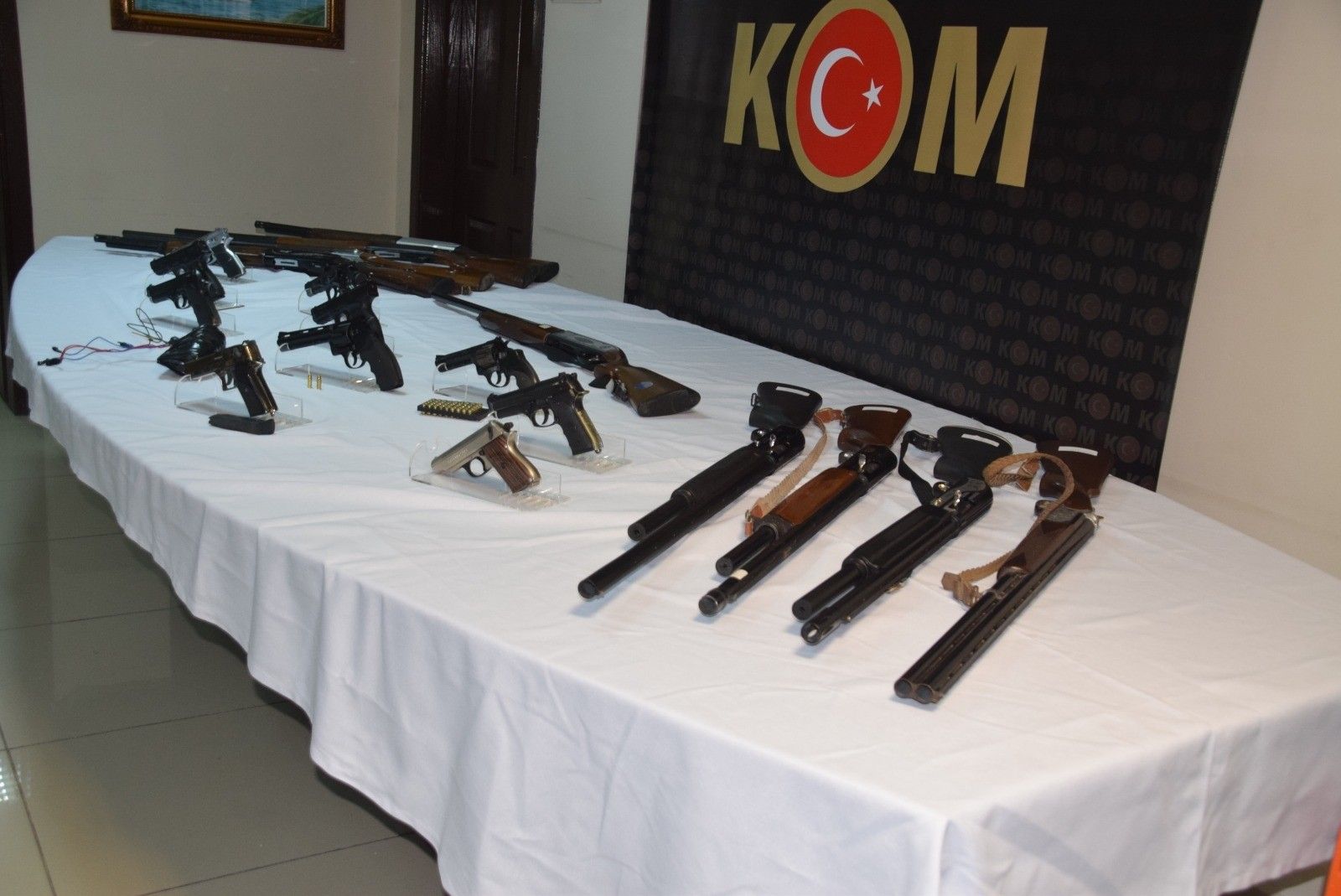 İzmir merkezli çete operasyonu: 32 gözaltı