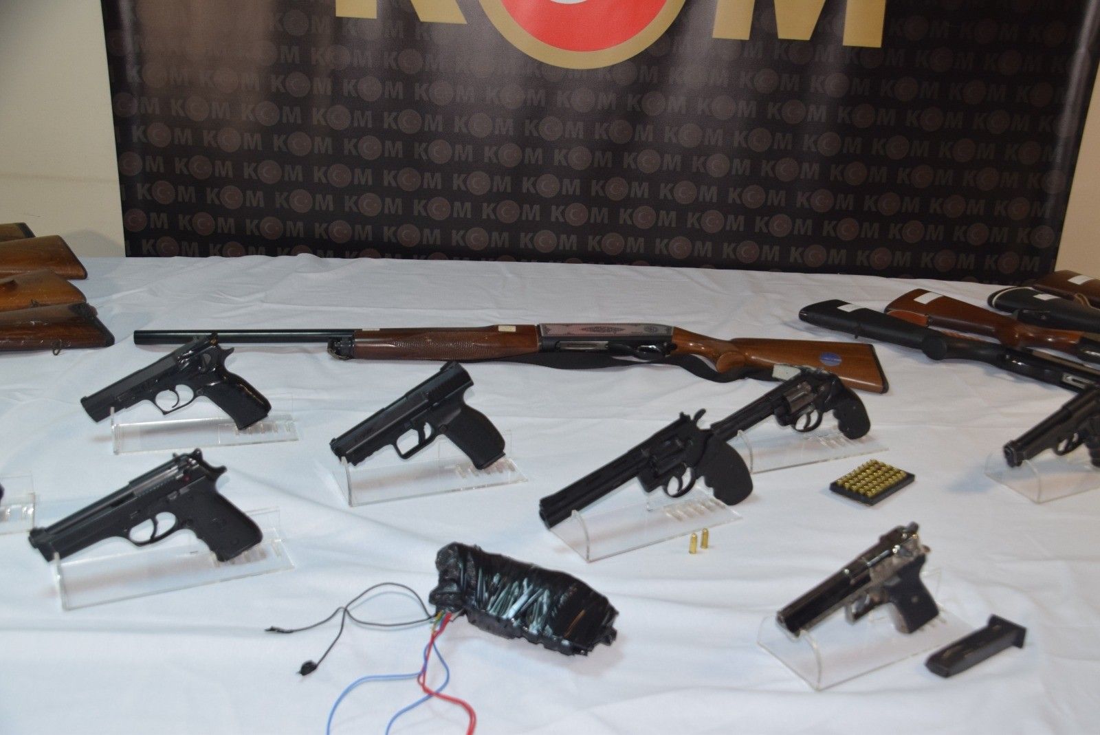 İzmir merkezli çete operasyonu: 32 gözaltı