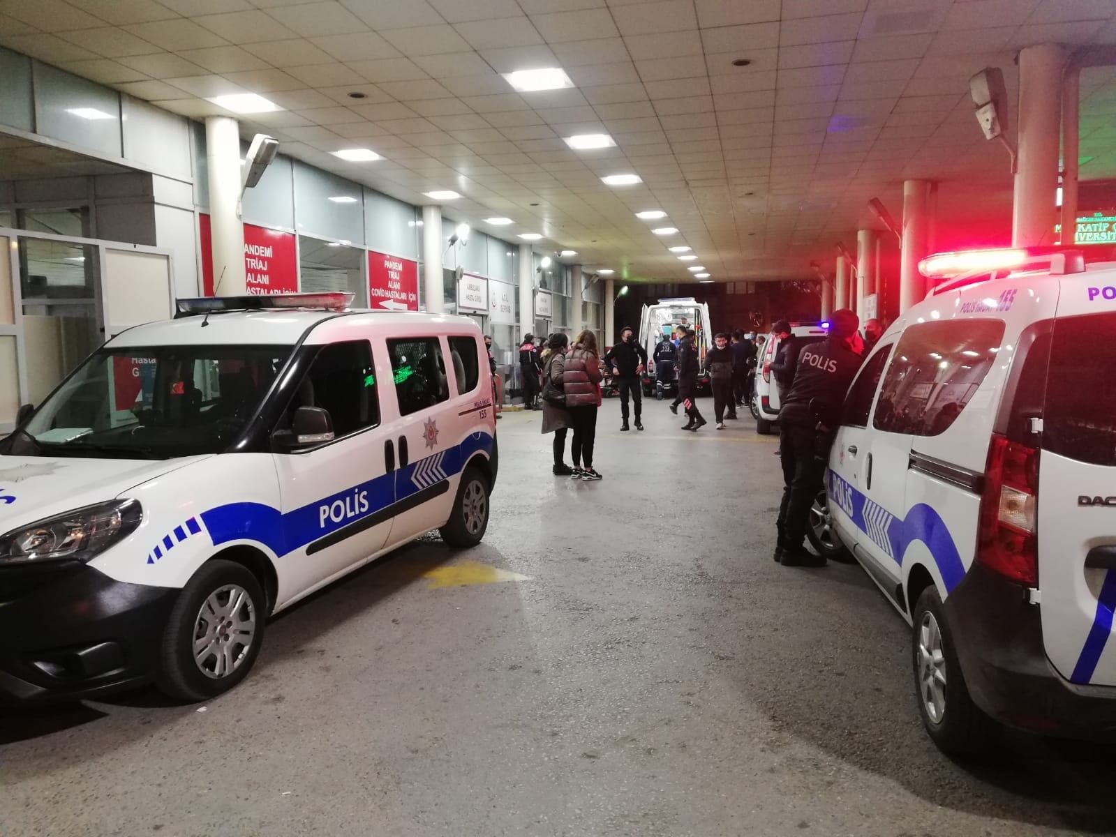 İzmir'de akrabalar arasında bıçaklı kavga: 1 ölü