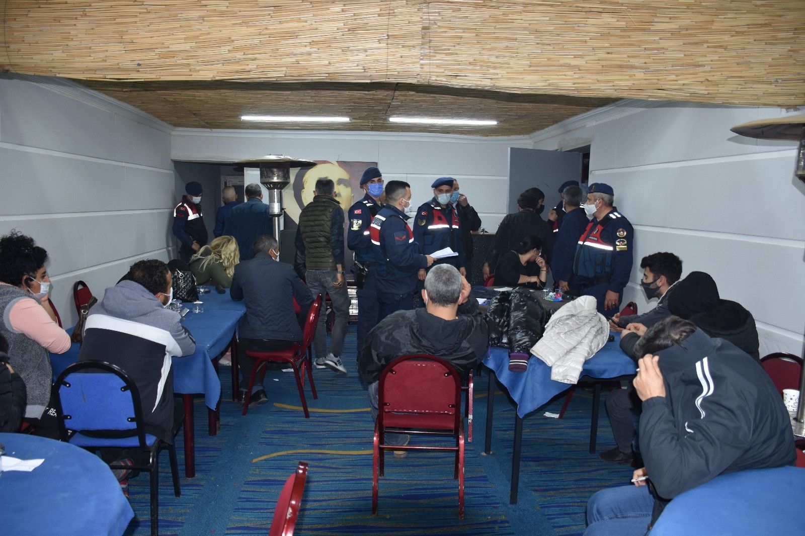 İzmir'de çiftlik evine kumar baskını