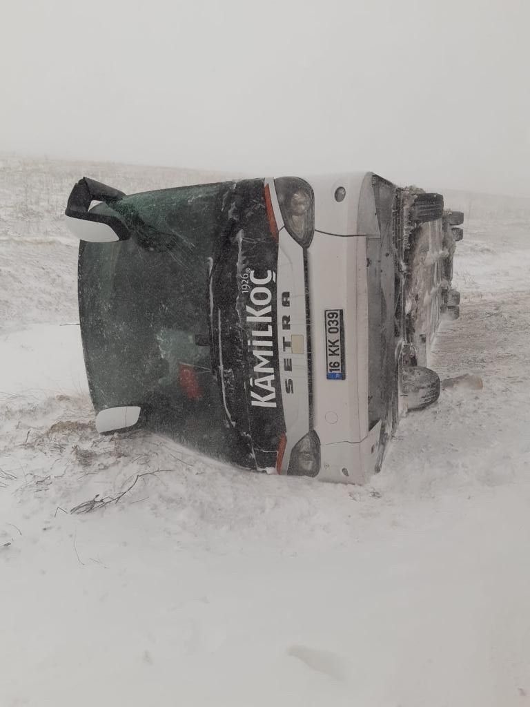 Konya'da yolcu otobüsü şarampole yan yattı: 6 yaralı