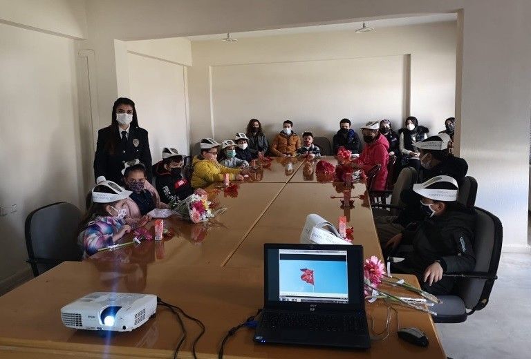 Özel öğrenciler temsili polis oldu
