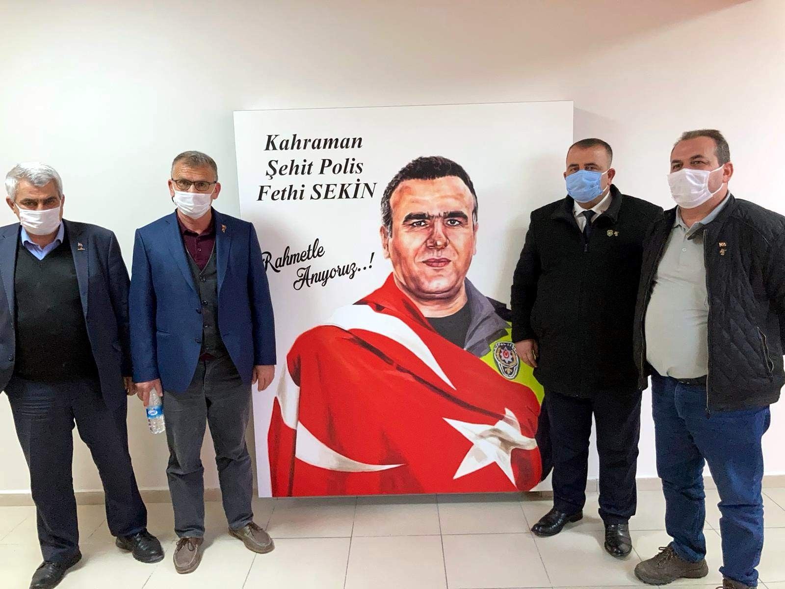 Şehit kızından emniyet müdürüne çiçek