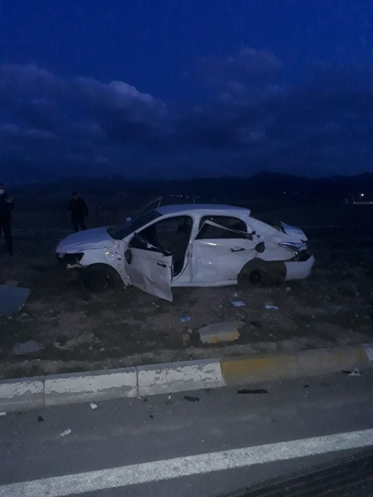 Tır ile otomobil çarpıştı: 3 ölü, 2 yaralı