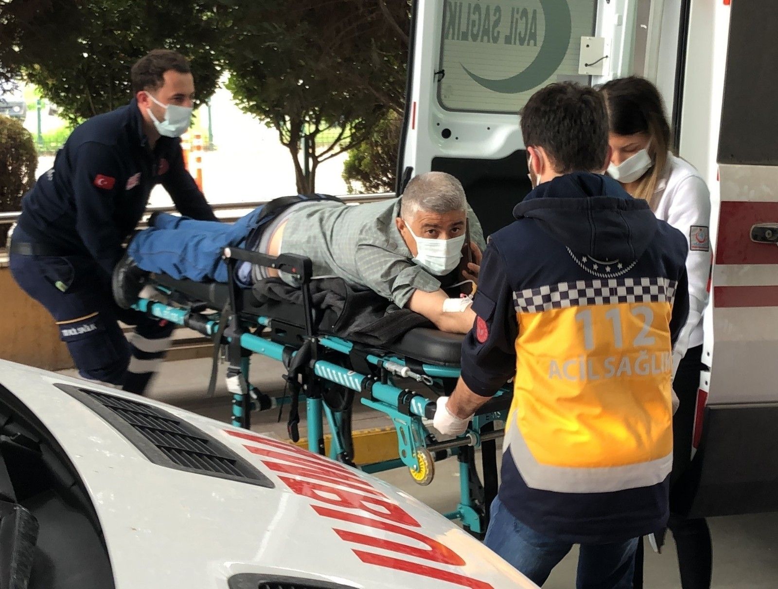 16 yaşındaki genç sokak ortasında iki kişiyi vurdu