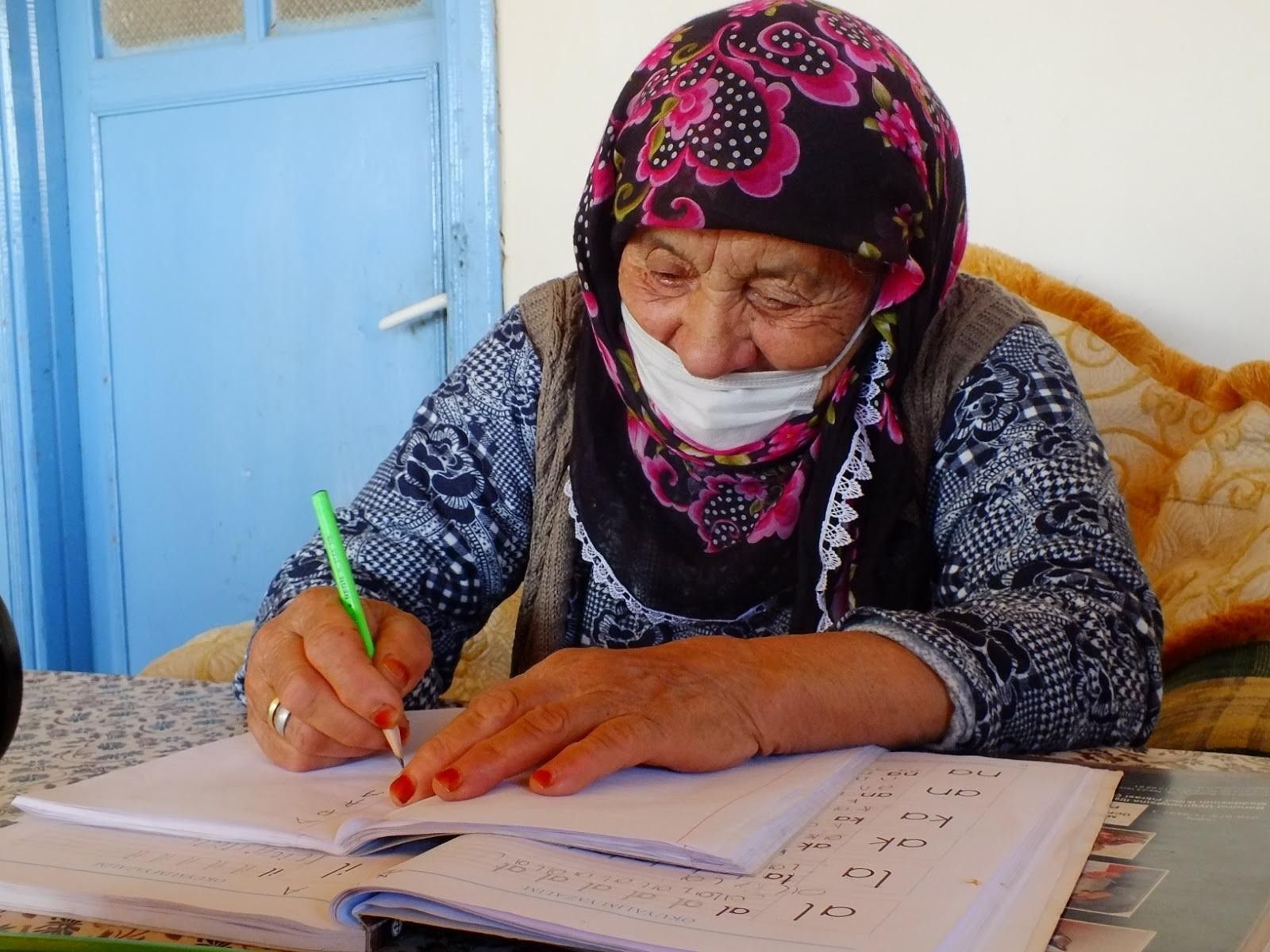 90 yaşında öğrenmenin yaşı yok dedirtti