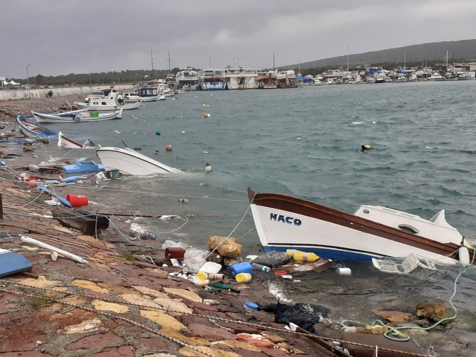 Ayvalık'ı kasırga vurdu: Zarar büyük