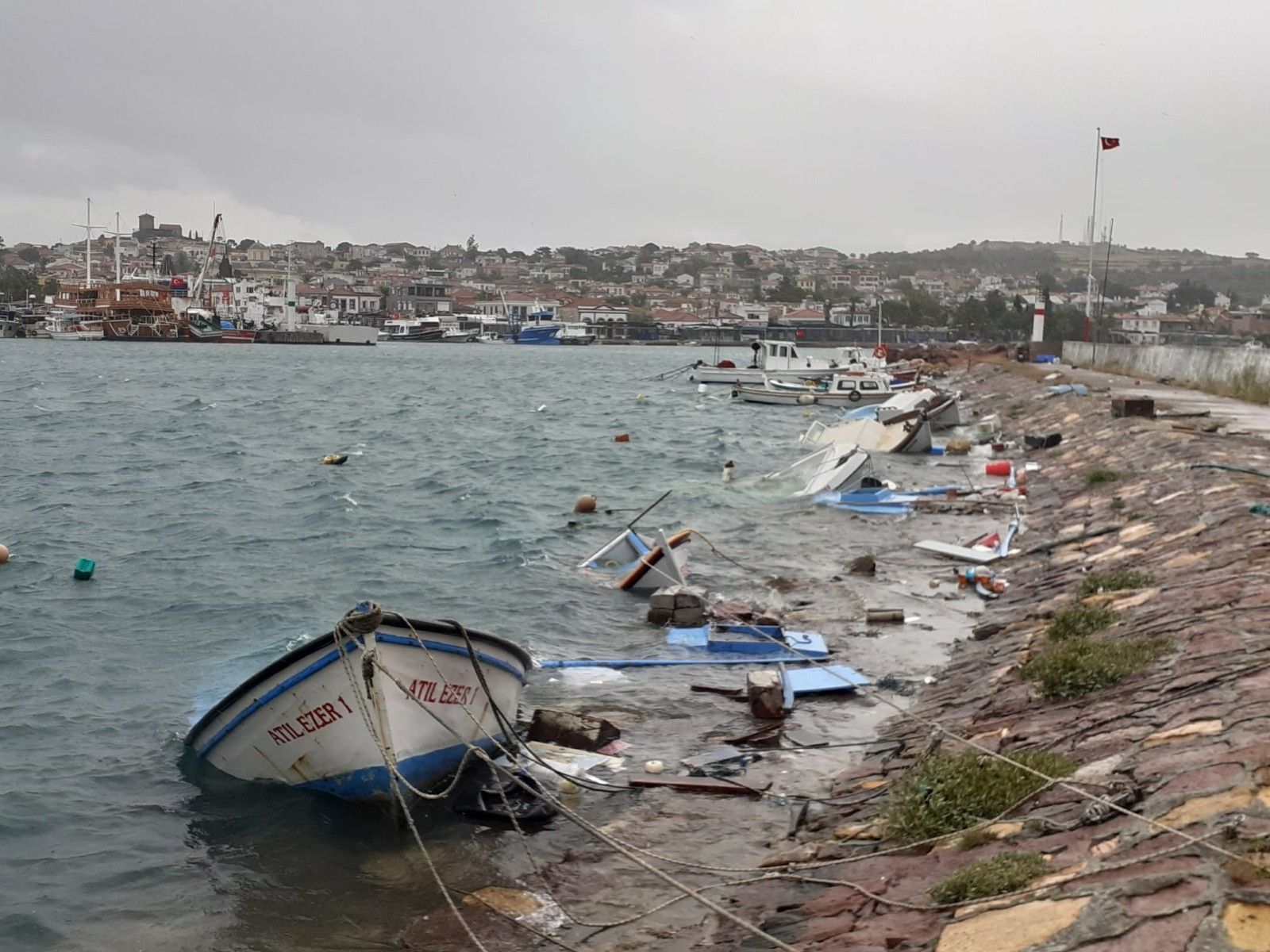 Ayvalık'ı kasırga vurdu: Zarar büyük