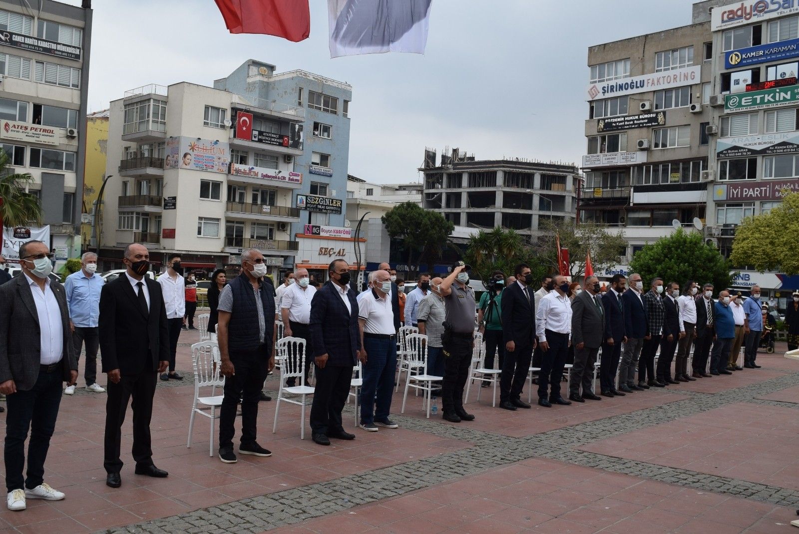 Bremen'den Aliağa'ya dost eli: 1 tır yardım malzemesi kente ulaştı