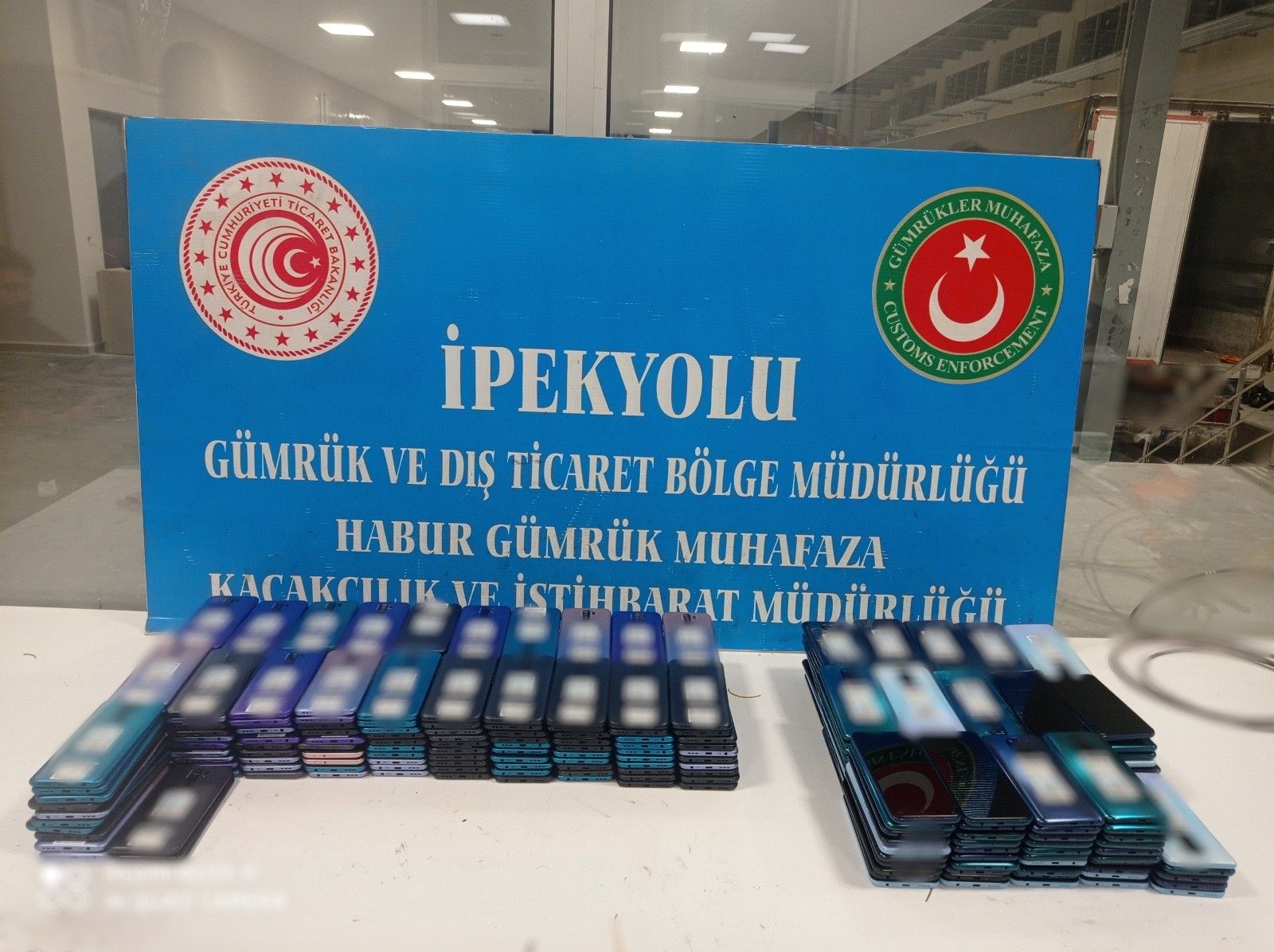 Dedektör köpek, tv'nin içinde eroin buldu