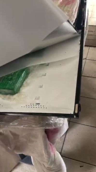 Dedektör köpek, tv'nin içinde eroin buldu