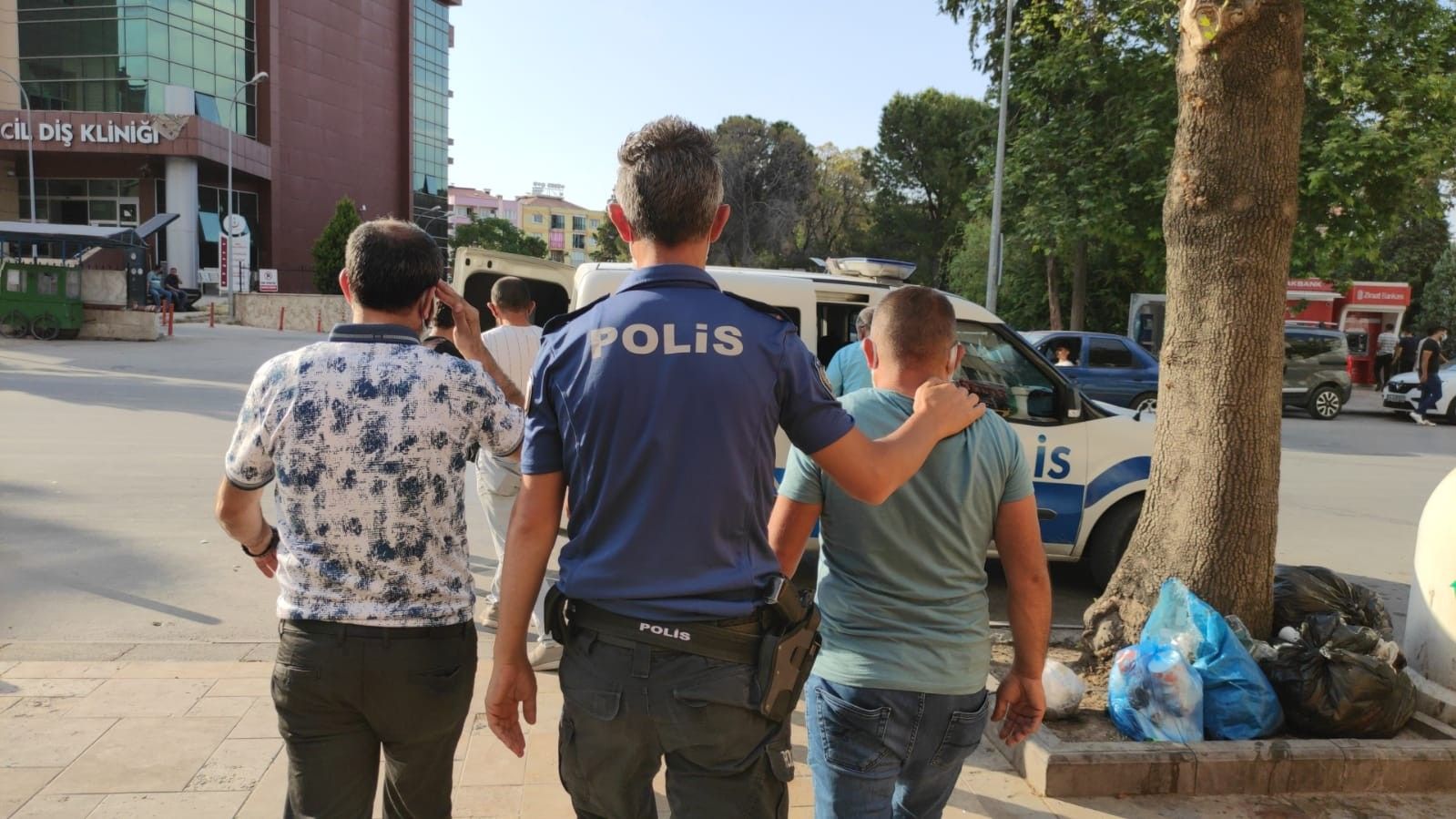Evi kumarhaneye çeviren 10 kişiye suçüstü