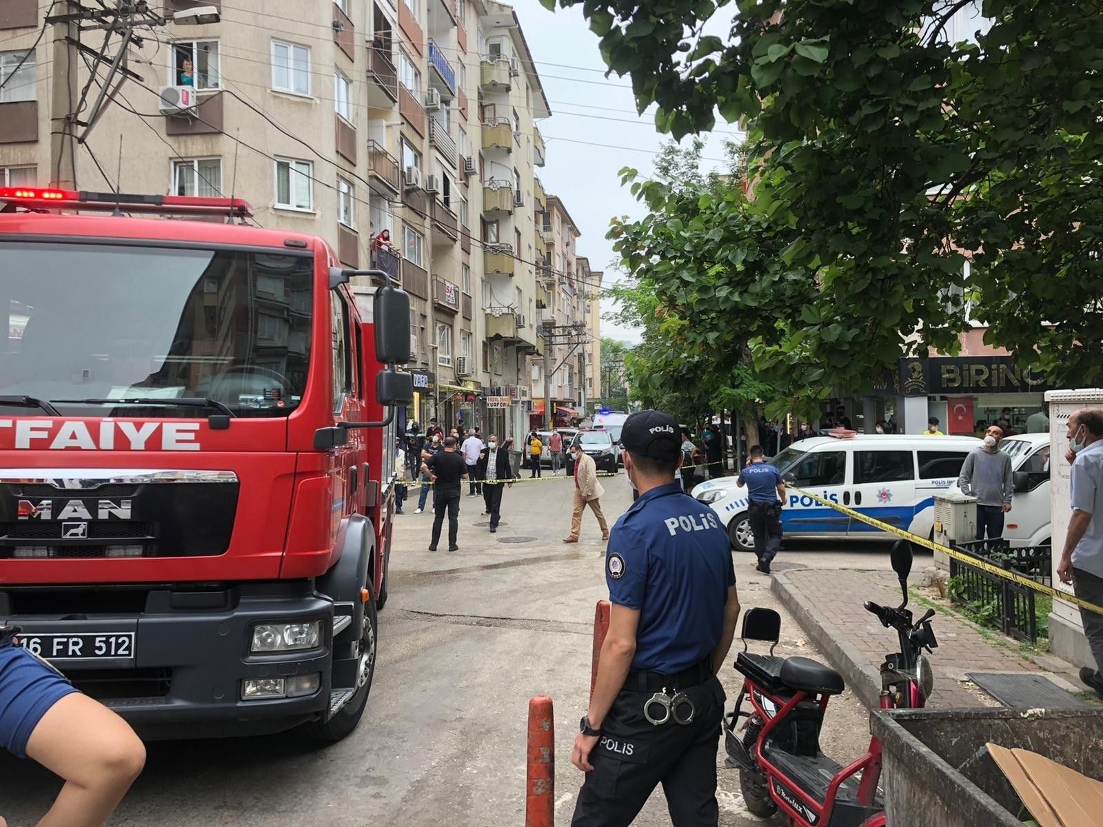 İtfaiyecilere bıçaklı tehdit