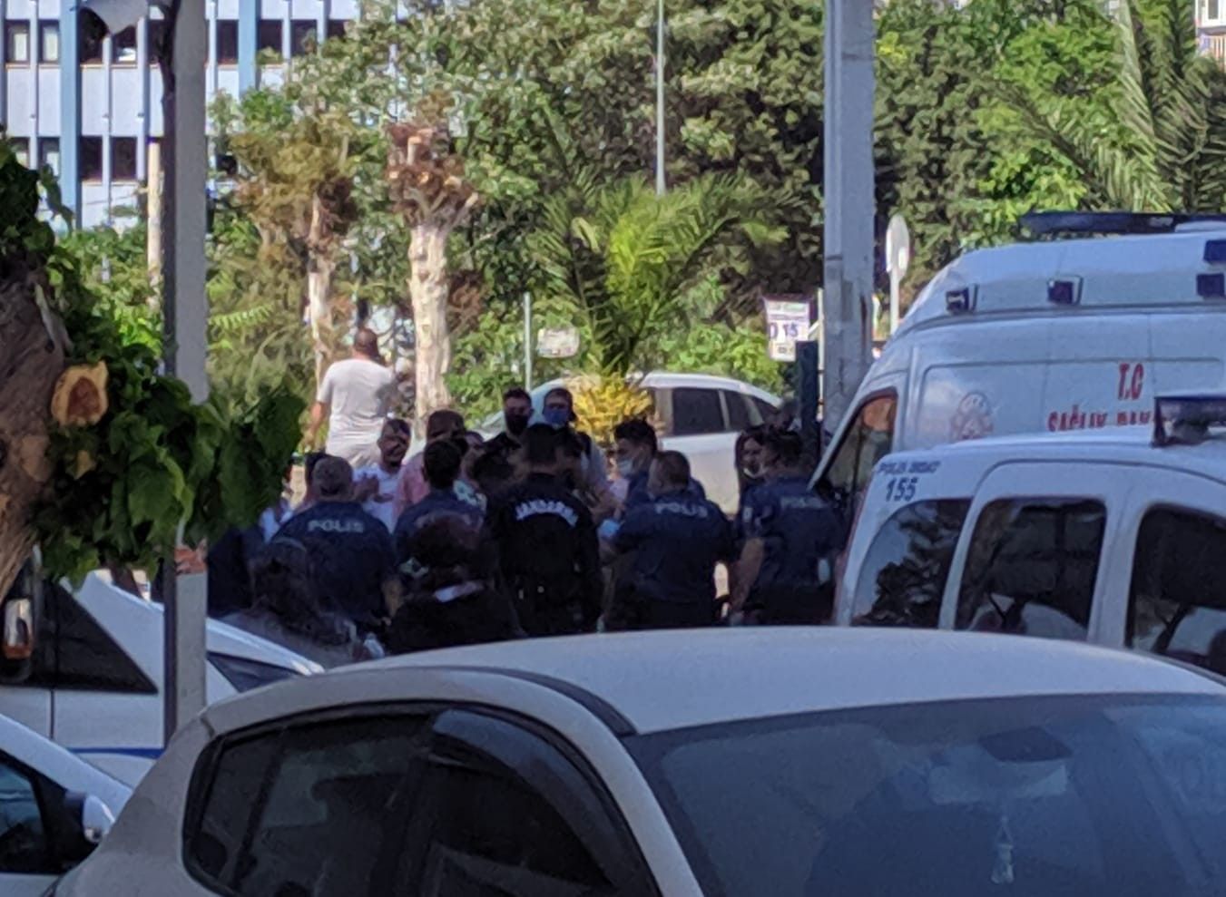 İzmir'de pompalı tüfekli kavga: 2'si ağır 5 yaralı