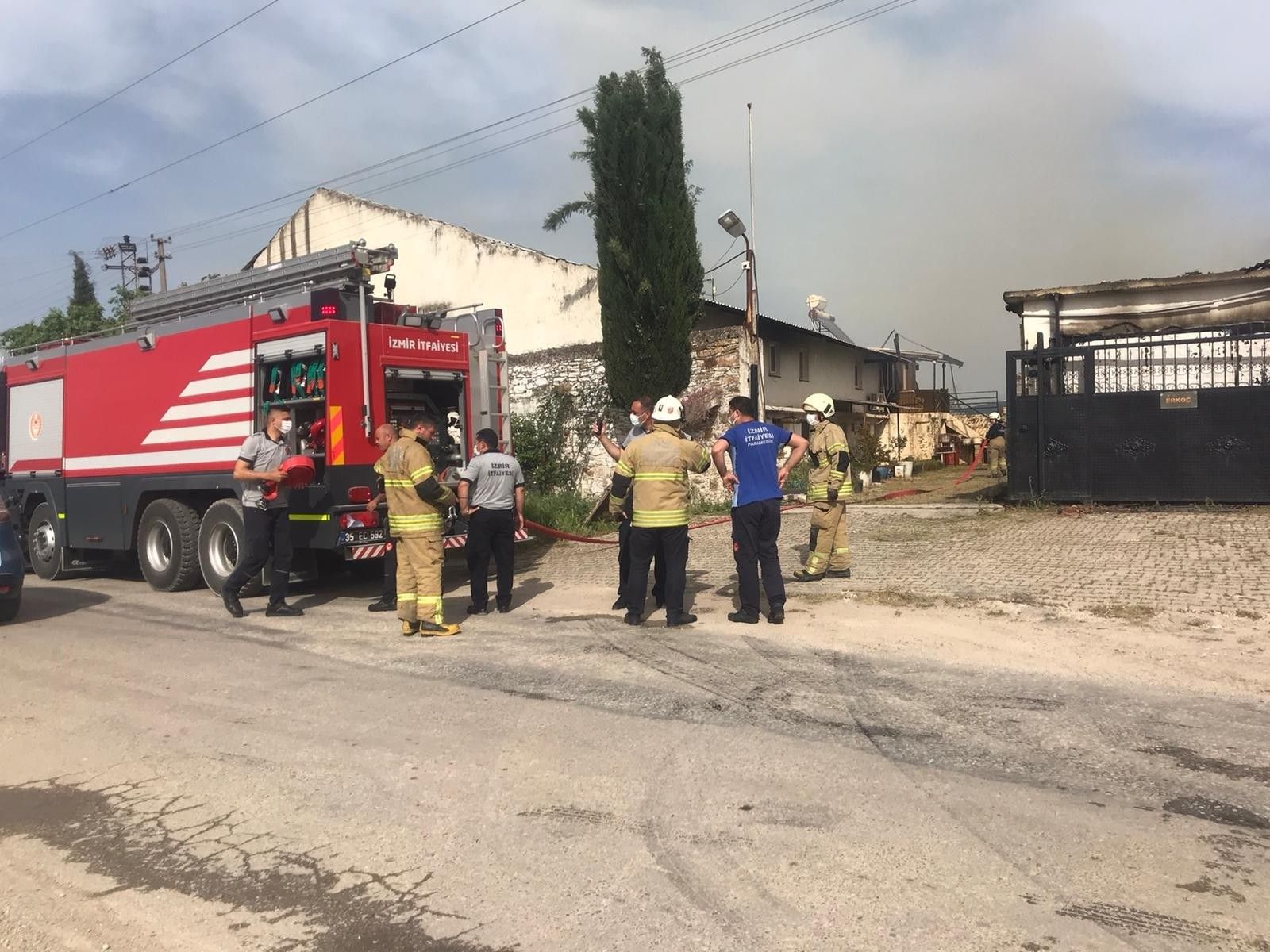İzmir'deki hayvan çiftliğinde korkutan yangın