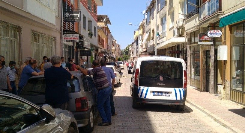 İzmir'deki silahlı dehşette bir kişi hayatını kaybetti