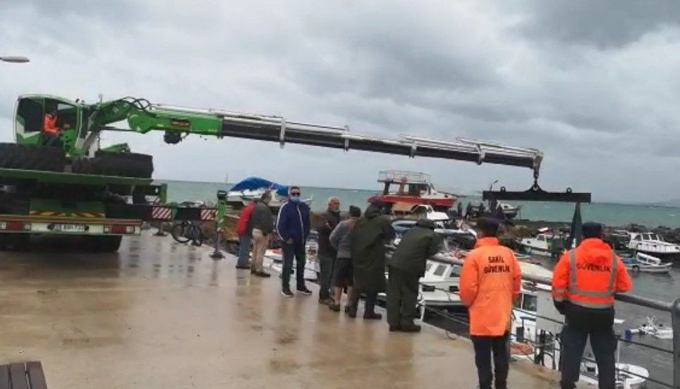 İzmir'de fırtına nedeniyle 26 tekne battı