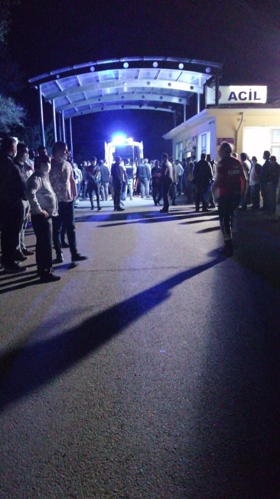 Katliam gibi kaza: 3'ü çocuk 4 ölü, 18 yaralı
