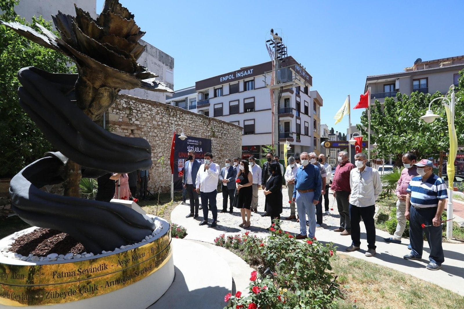 Kazada yaşamını yitiren anneler İzmir'de anıldı