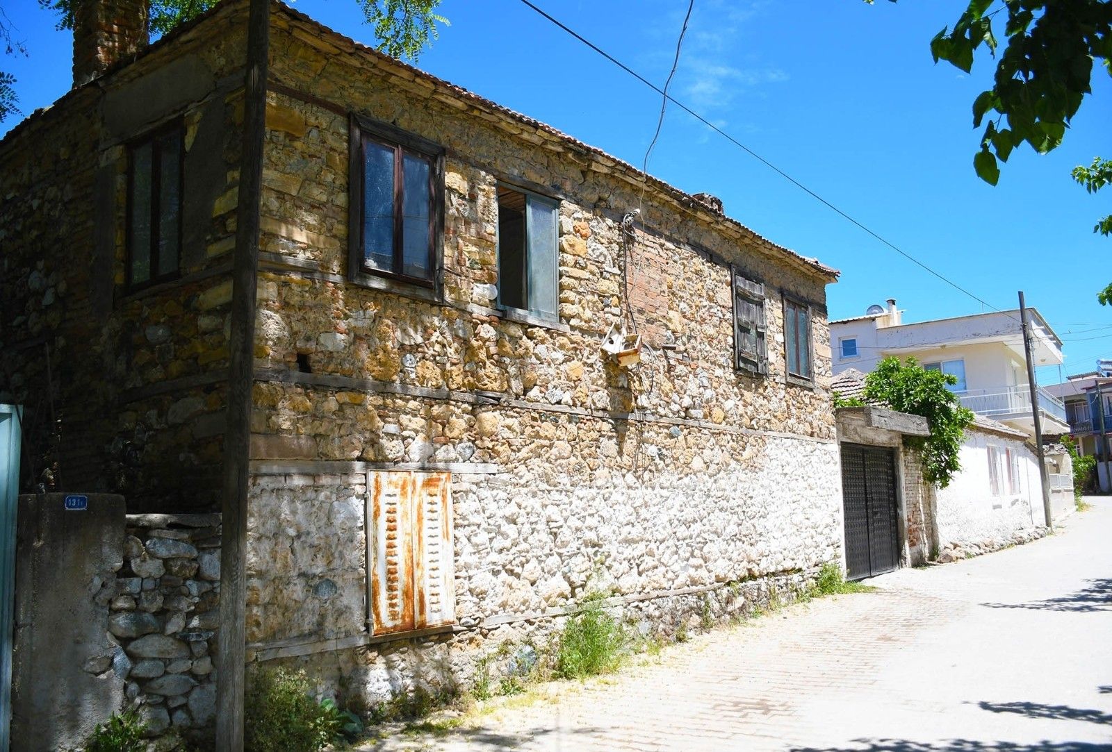 Kuşadası Belediyesi kent estetiğini korumak için bir adım daha attı