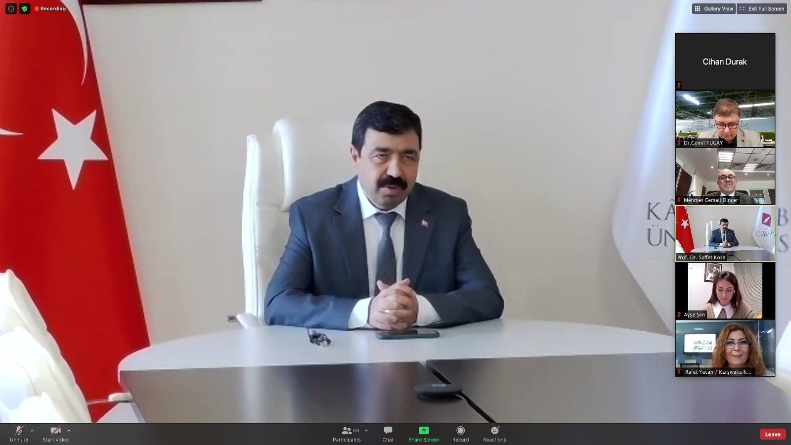Sektör temsilcileriyle gençler buluşuyor