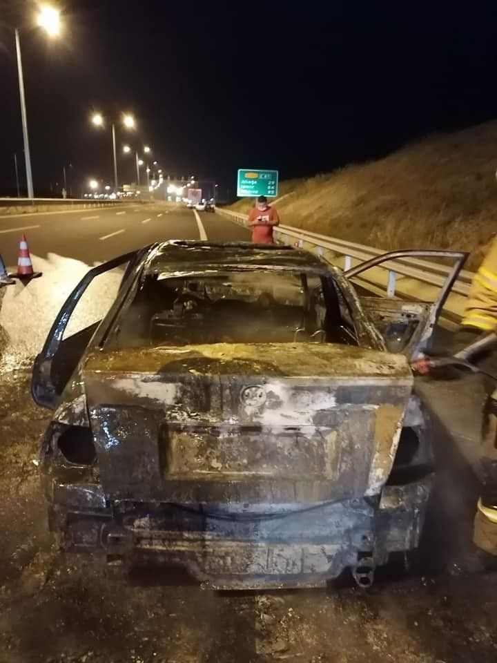 Seyir halindeki otomobil yandı