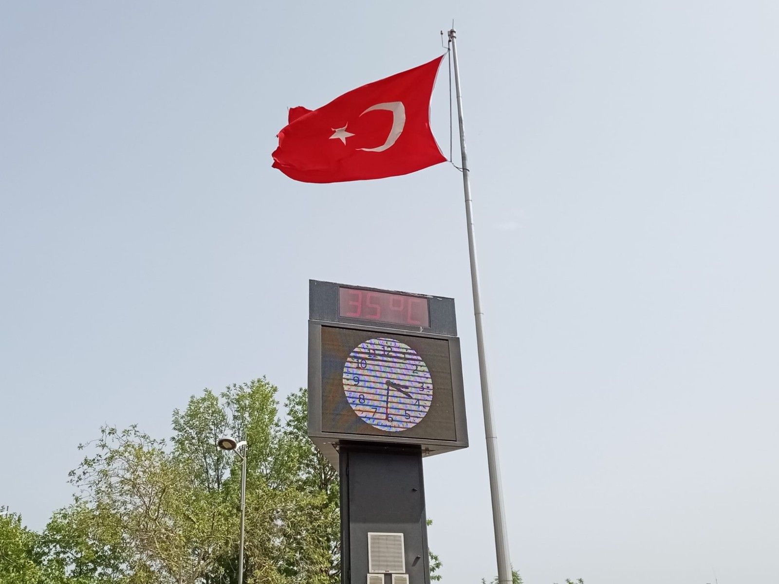 Termometreler 35 dereceyi gösterdi