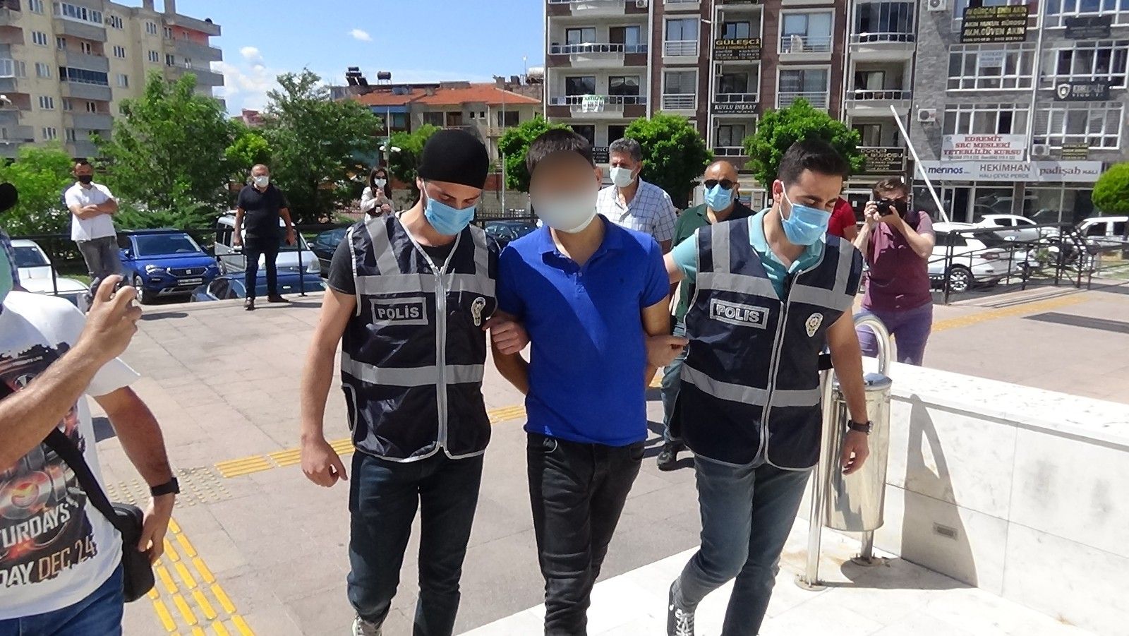 35 suç kaydı vardı, cezaevinden izinli çıktı, anne ve babasını öldürdü