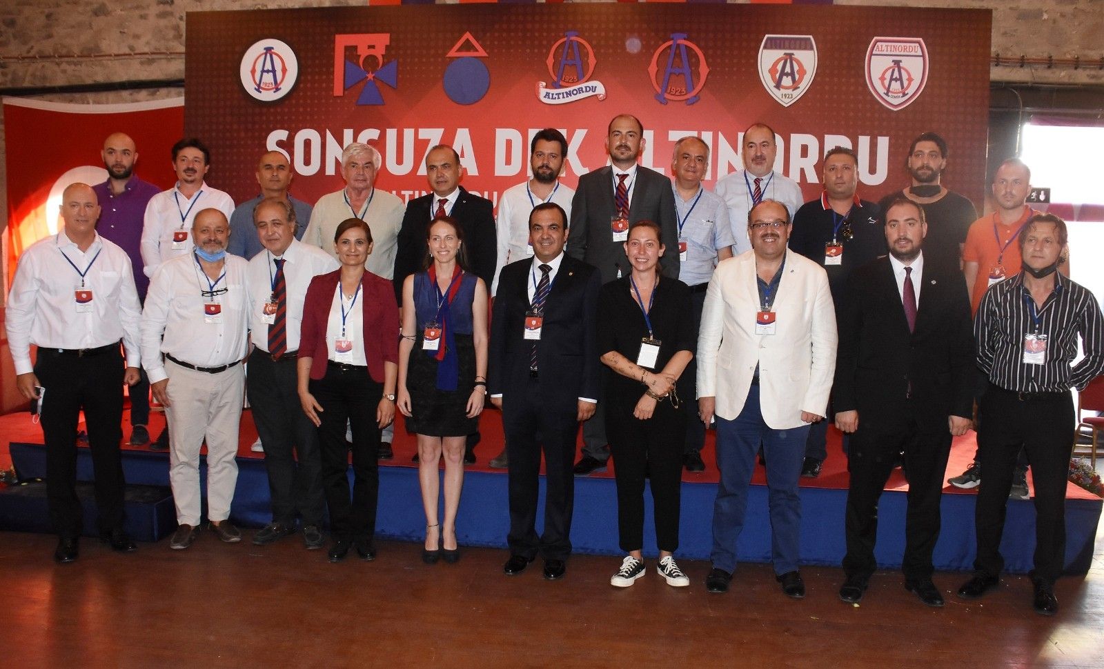 Altınordu'da bayrak değişimi