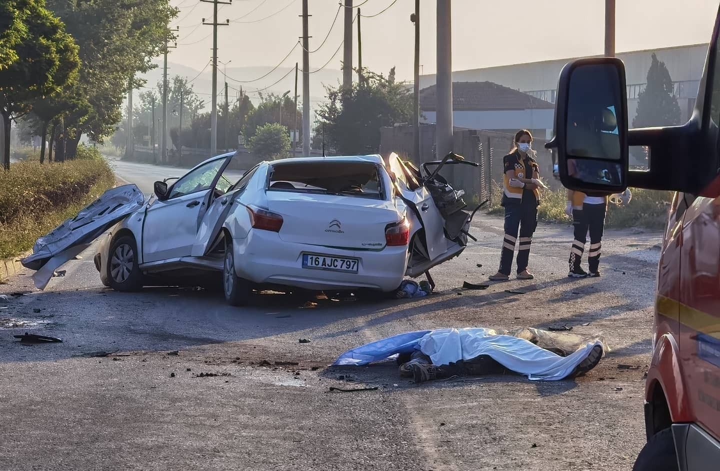 Bir babanın en acı günü: 2 kızını aynı anda toprağa verdi