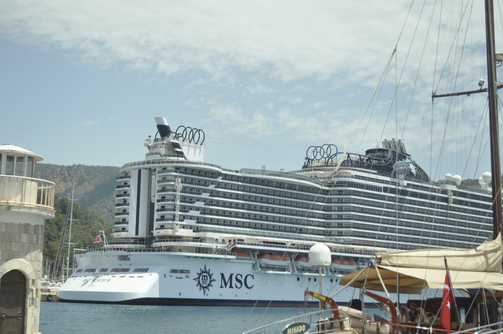 Dev gemi Marmaris'e yanaştı