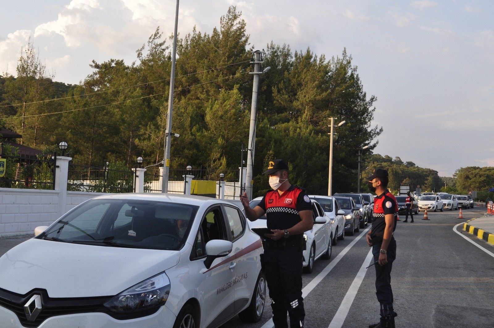 Hafta sonu tatilcileri Marmaris girişinde kuyruk oluşturdu