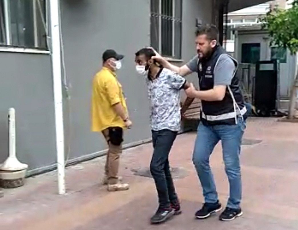 İzmir merkezli yasa dışı silah ticareti operasyonu