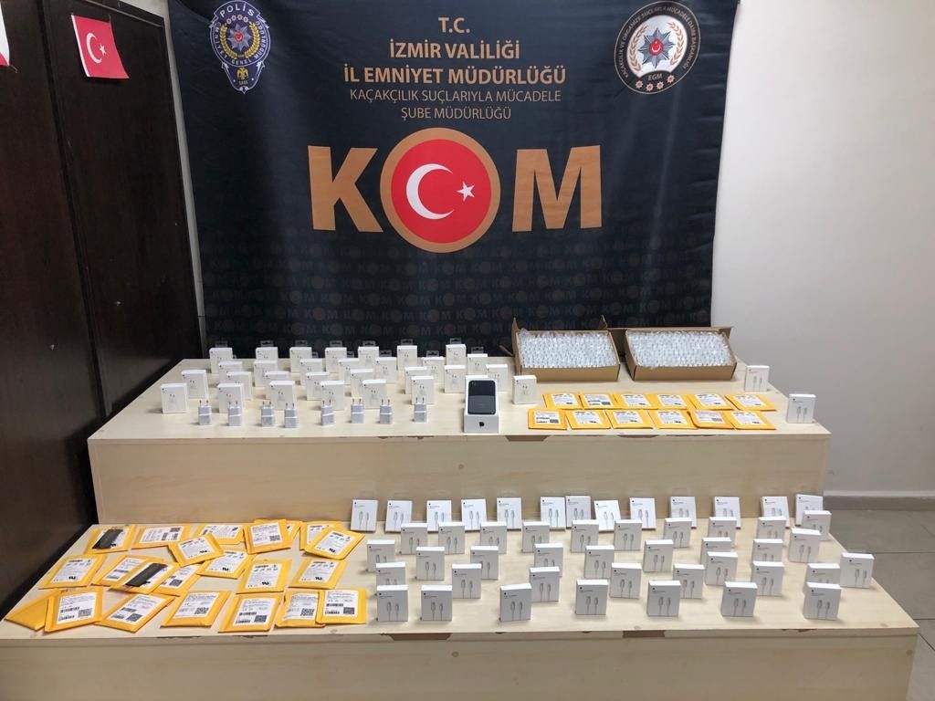 İzmir'de 1 milyon liralık kaçak ürün ele geçirildi