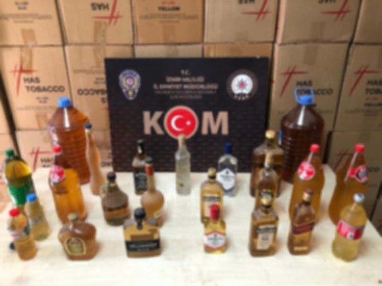 İzmir'de 1 milyon liralık kaçak ürün ele geçirildi