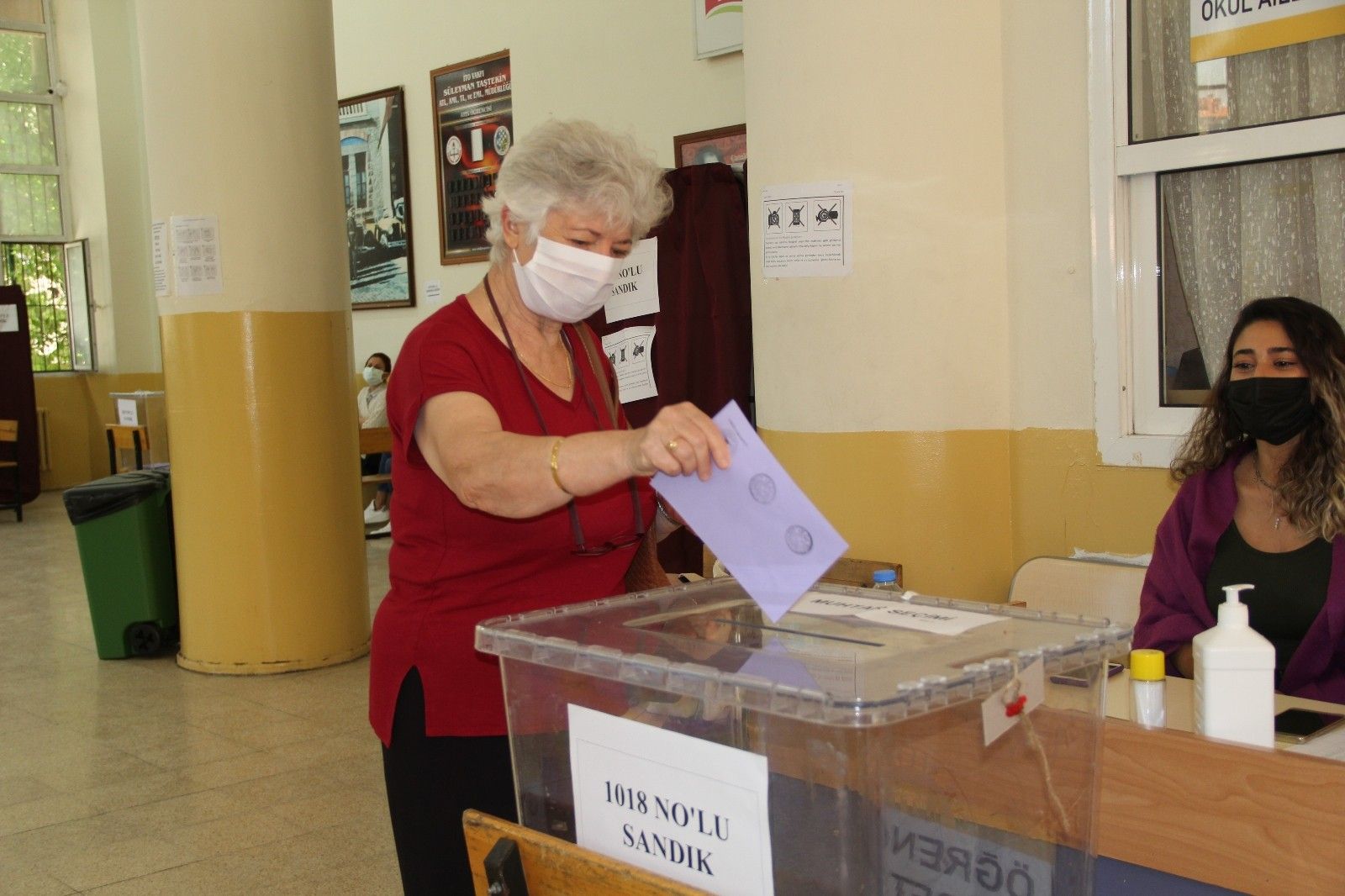 İzmir'de 23 mahallede seçim yapılıyor