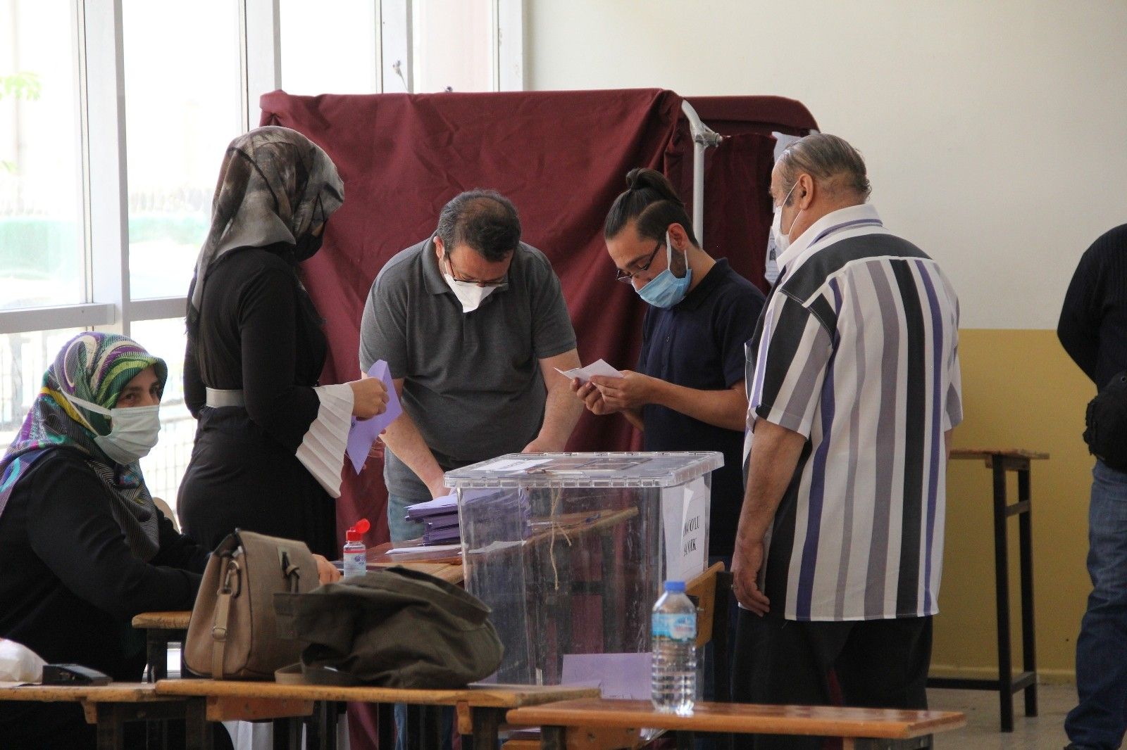 İzmir'de 23 mahallede seçim yapılıyor